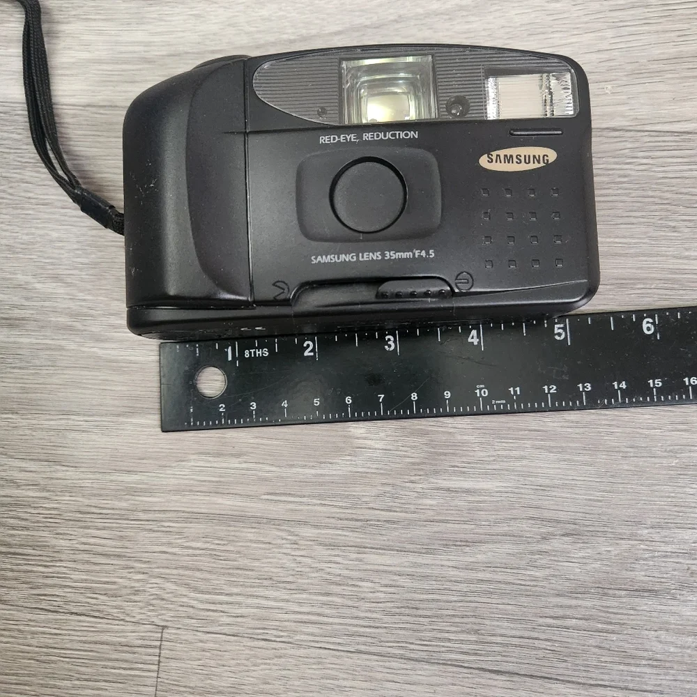 Vintage Samsung FF-222 Black Camera 35mm Point & Shoot Film Red Eye Reduction AA
